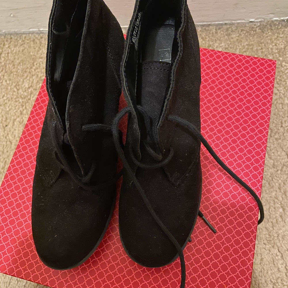 White Mountain Black Wedge Boots